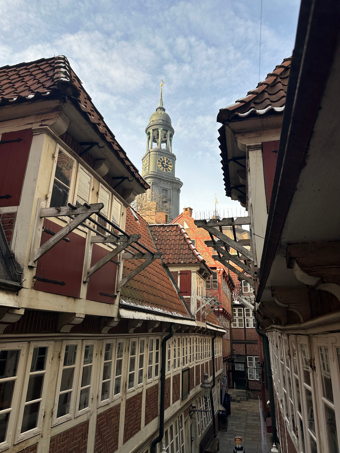 Historische Kramergasse Hamburg im Abendlicht